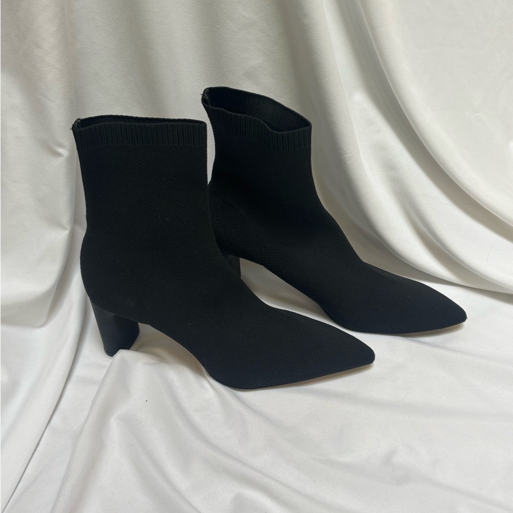Zara glove ankle boots size 39 US 8 heeled black pointed toe